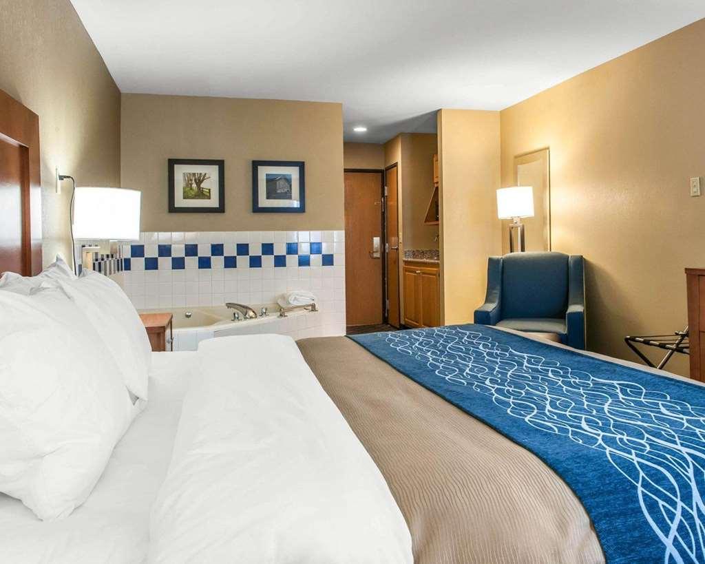 Comfort Inn & Suites Napoleon Room photo