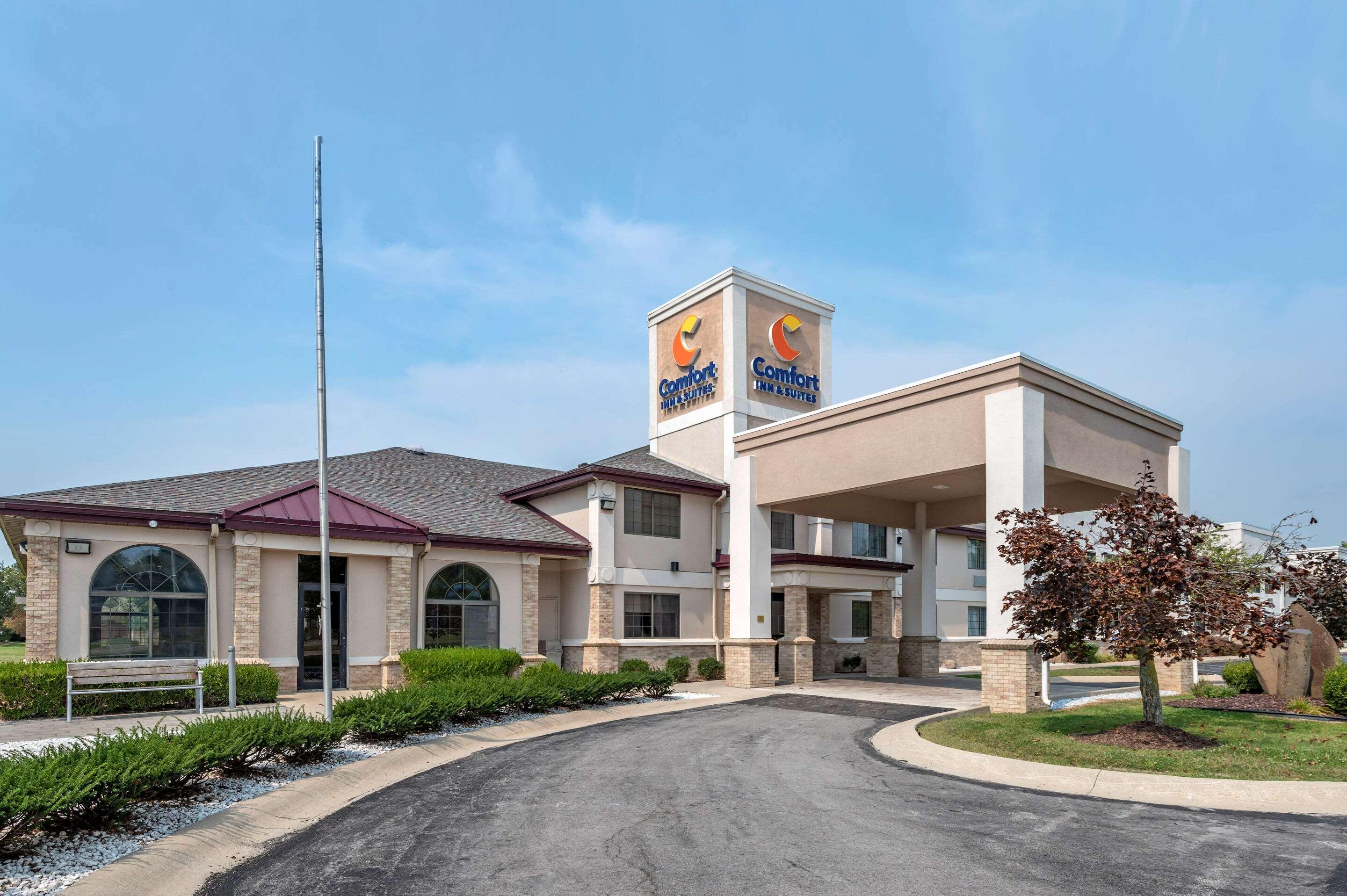 Comfort Inn & Suites Napoleon Exterior photo